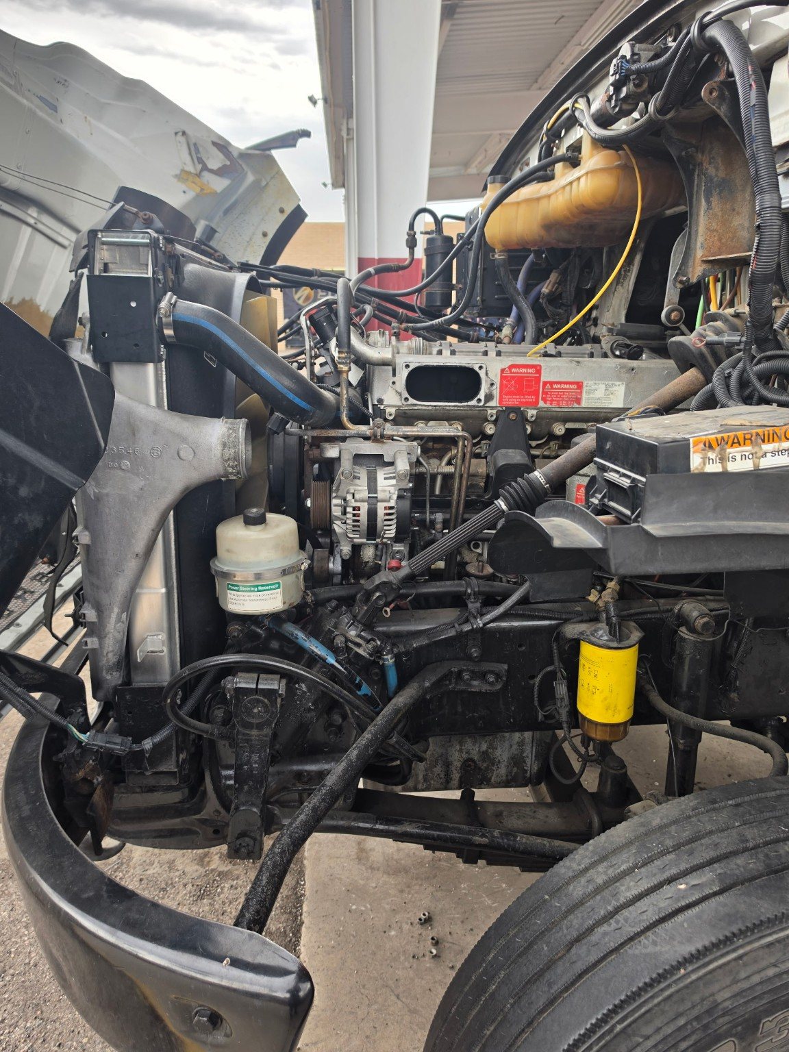Heavy diesel semi truck engine service